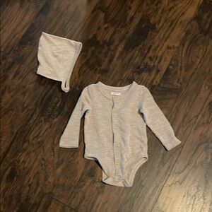 Grayson Collective Body suit matching hat 12 months